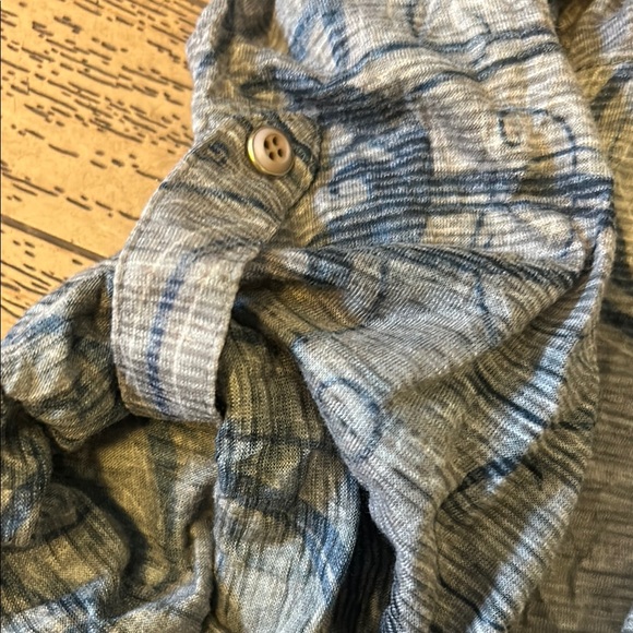 DAVID CLINE Gray Shirt with Blue Swirl Design - Picture 4 of 9